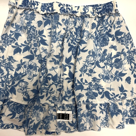 ❤️ FREE with any purchase 🙏🏽 Shein 💙🩵 Ruffle Hem Skirt Floral Pattern - Picture 9 of 15
